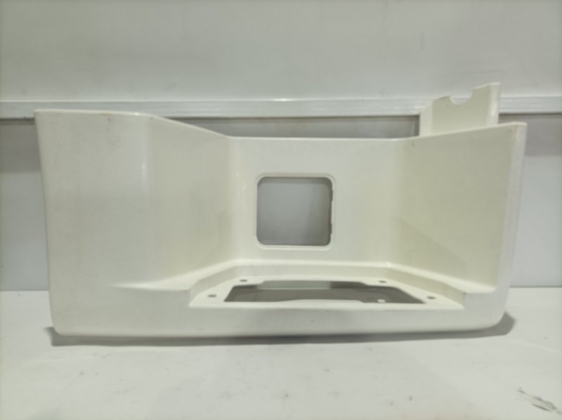 Подножка правая C7HMAX AZ16D424000022